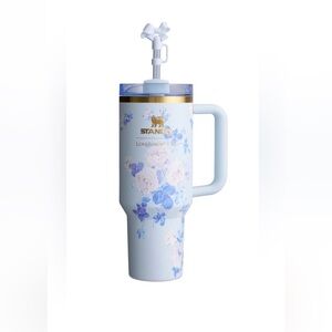Love Shack Fancy × Stanley
Everblooming Rosettes Blue
40 oz Quencher Tumbler NWT